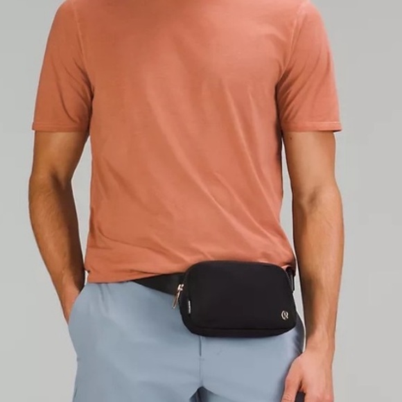 Lululemon Everywhere Belt Bag with Gold Logo - Picture 3 of 10